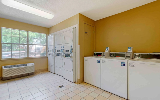 Extended Stay America Select Suites Atlanta Cumberland Mall