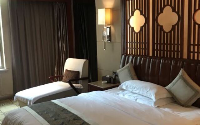 Tianshang Renjian Hotel (Yueyang Food Street)