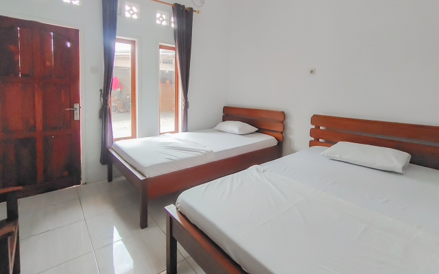 RedDoorz near Pamugaran Beach Pangandaran