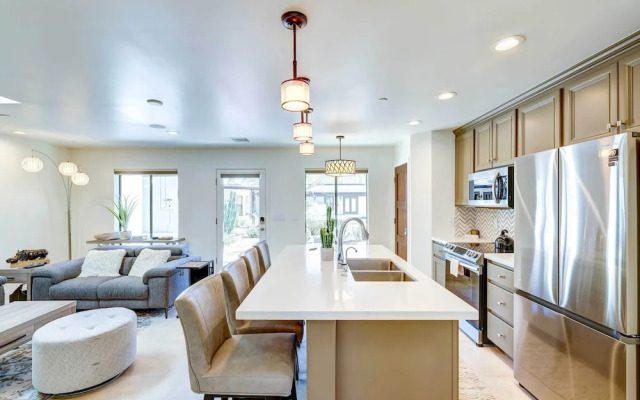 Paradise Valley Abode: Pool, Near Downtown Phoenix