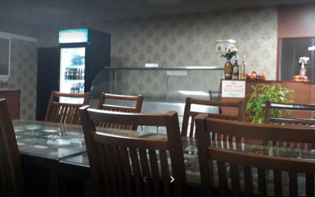 Hotel Chathuna