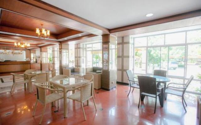 Grand Charoonrat Apartment