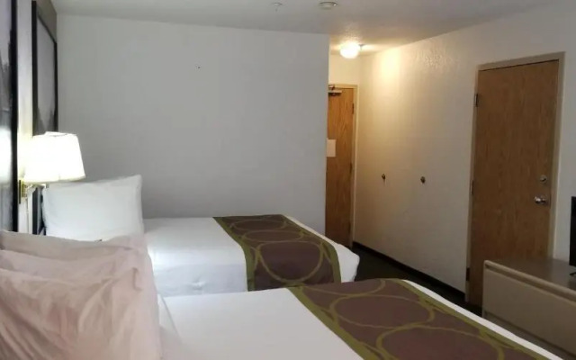 Super 8 Pincher Creek AB