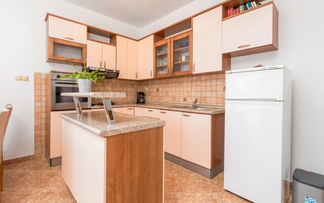 Stunning Apartment in Lopar With Wifi and 2 Bedrooms