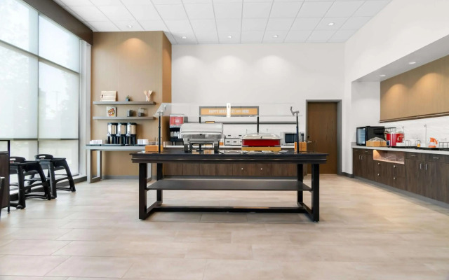 Hampton Inn & Suites Chicago Medical District UIC