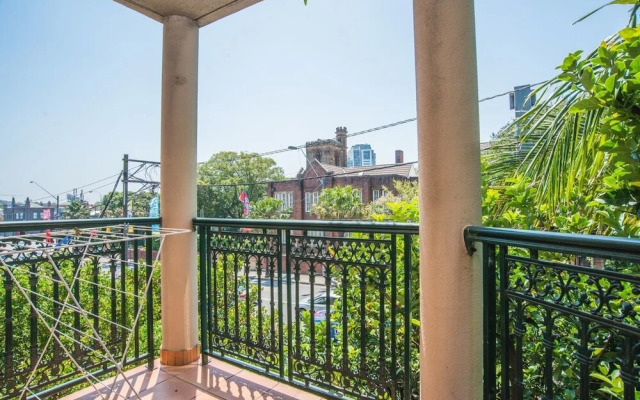 Spacious & Cozy Apartment In Heart Of Redfern