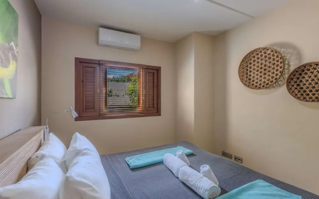 Spanish Water Apartments - Garden View