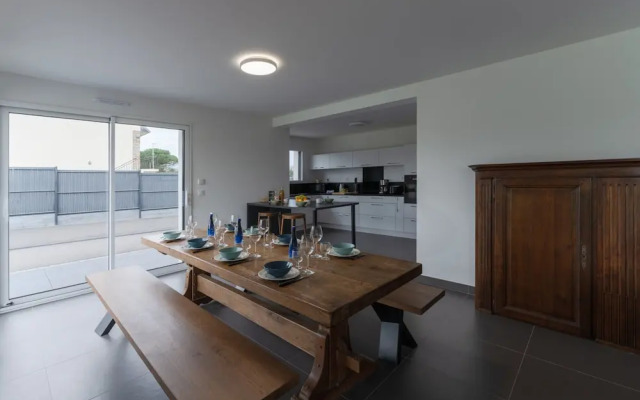 Pretty new House 2 Steps From the sea