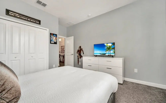 Gorgeous, Modern Home W/private Pool!