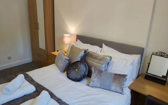 Bright, Modern and Stylish 2 Bedroom Apartment