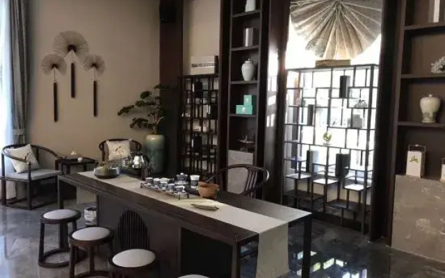 Longzhirun Resort Hotel