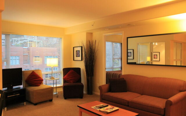 910 Beach Apartment Hotel