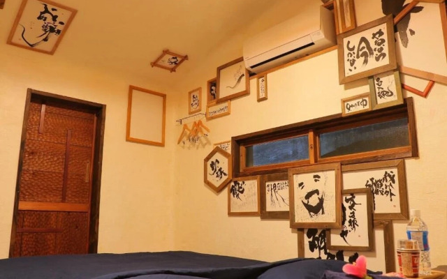 Cafe Bar & Hostel Go Me