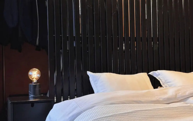 Suite with Sauna & Jacuzzi in Kamppi