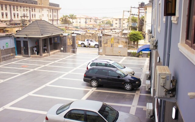 Parris Royal Hotel