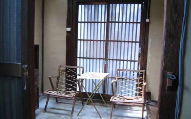 Small World Guest House - Hostel