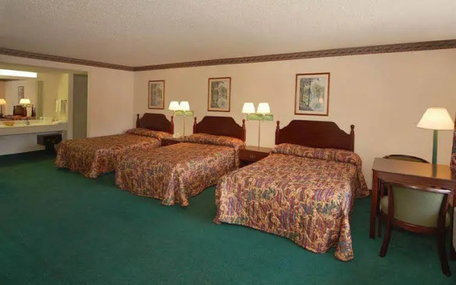Howard Johnson Express Inn Rome
