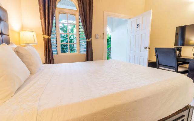 Travellers Beach Resort