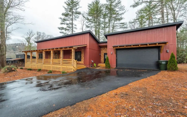 Rejuvenate in the Mtns w Sauna 5 min Drive to DT