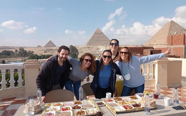 Royal pyramids Inn