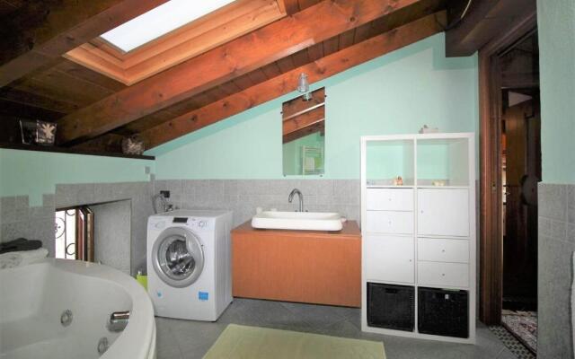 Giglio Flat With Wonderful Lake View and Jacuzzi