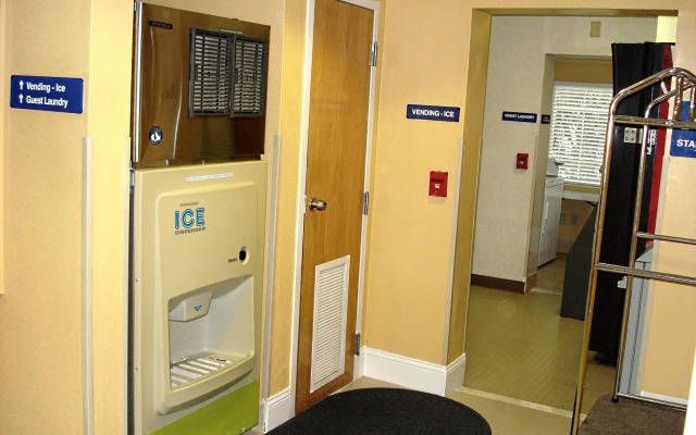 Hometown Inn & Suites Jacksonville - Butler Blvd./Southpoint