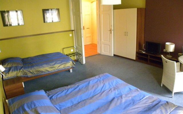 Julija&Robert's Riverview Apartments and Rooms