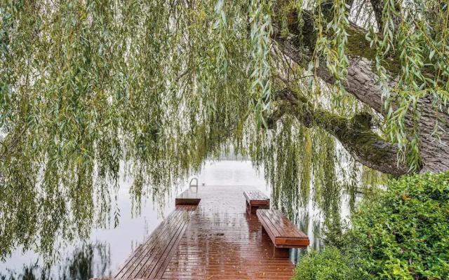 'lakehouse Living' Quiet Waterfront Escape w/ Dock