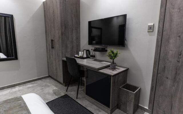 Luxe Suites Boutique Hotel