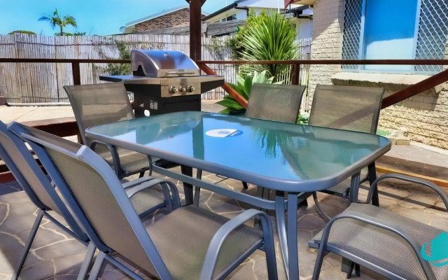 Caves Getaway - Pool and beach