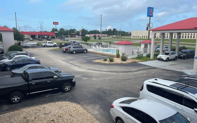 Motel 6 Abbeville, AL