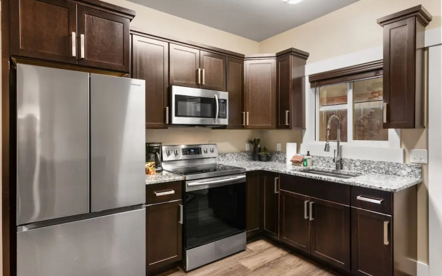 The Yellowstone Hideaway Unit C