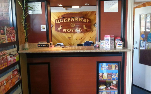 Queensway Motel
