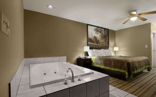 Super 8 by Wyndham Tupelo Airport