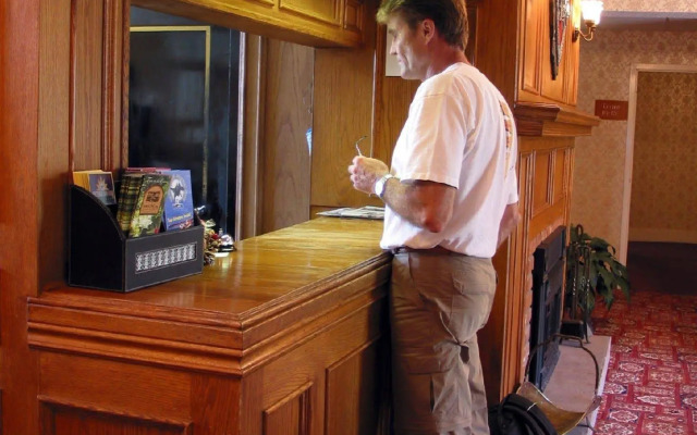 James Bay Inn Hotel & Suites