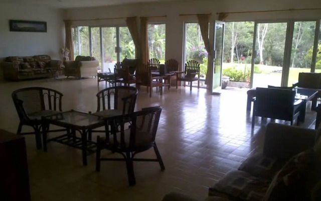 VILLA AKIRA, Mountain View Getaway