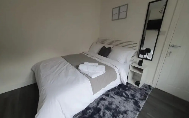 Private Room - Ensuite Bathroom - Free Parking