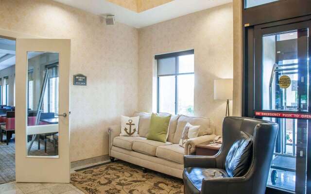 Comfort Suites West Warwick - Providence