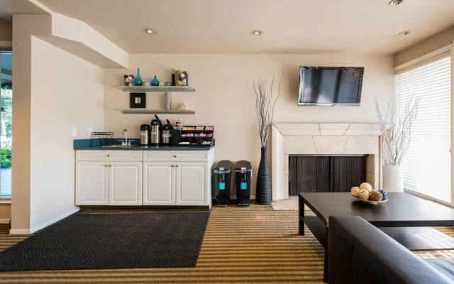 Coral Reef Inn & Suites