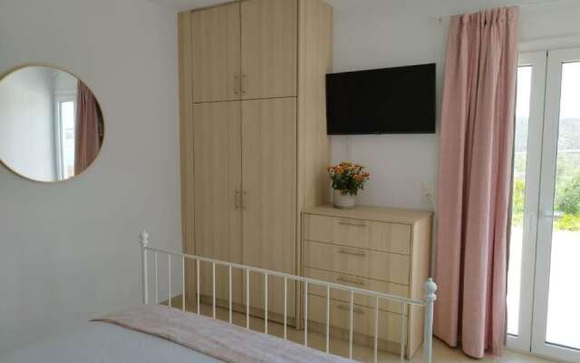 Emmanuela House With Garden and sea View- Triopetra