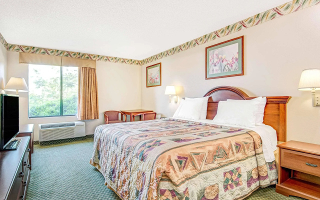 Days Inn Louisburg