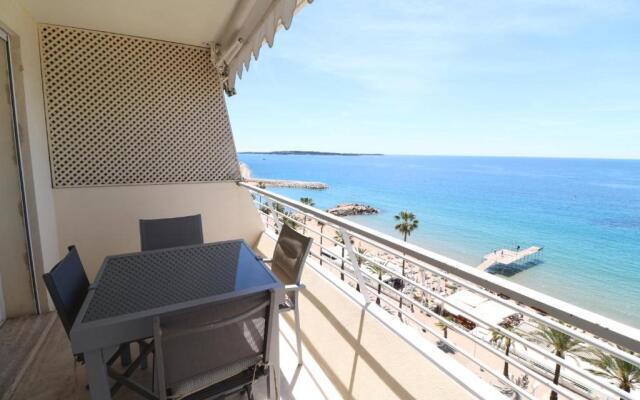 Amazing Sea View 2 Bedroom Front of the Beach 303