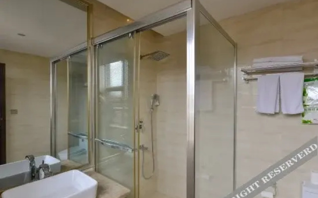 Xinjiang Inn Business Hotel