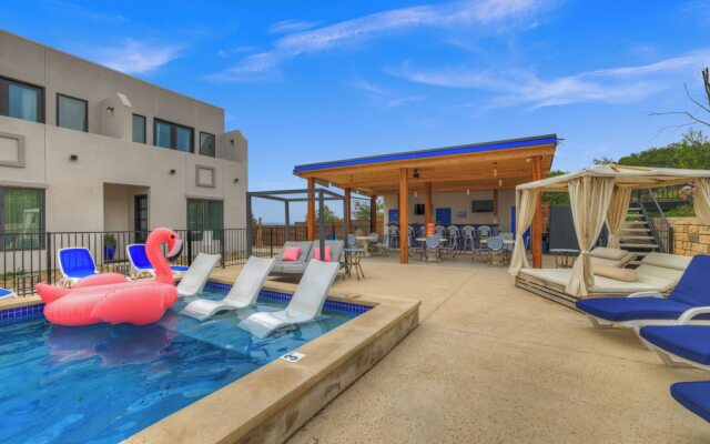 The Bentley Hotel - Mona Lisa Room - Pool View
