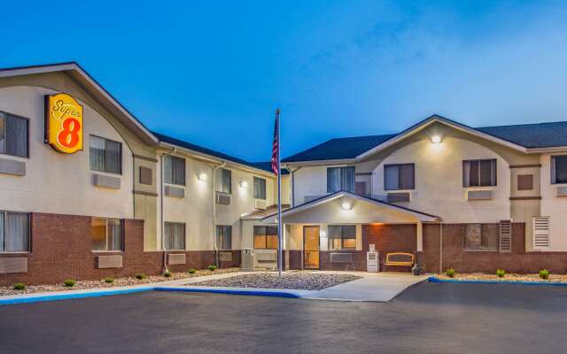 Super 8 by Wyndham Weston WV