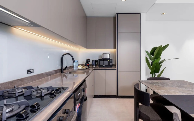 Waves - Tranquil Waterfront Living 2B Retreat With Balcony