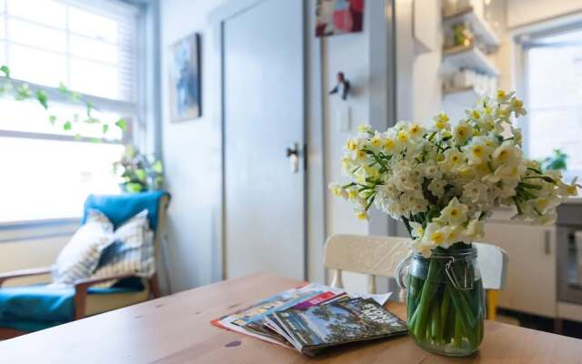 Beautiful Lush and Green Oasis Studio Apartment