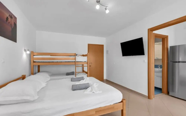 Anka - Amazing Location - Sa13