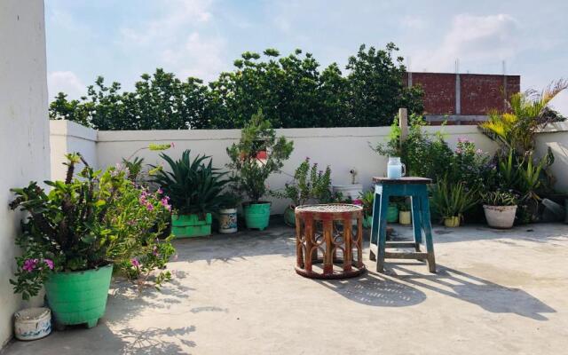 Cheerful 2 bedroom at private roof top