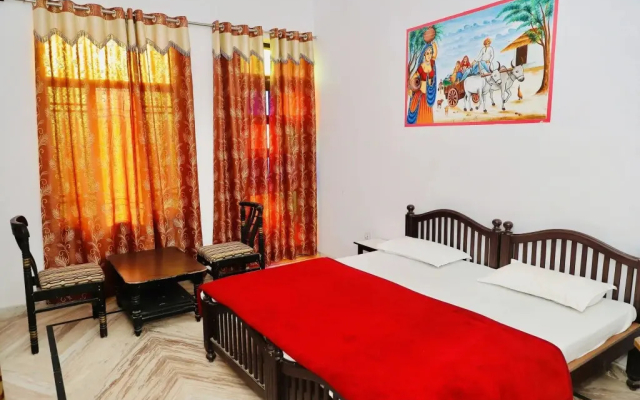 Serene private room with pool, 1.3 km from Pushkar Lake